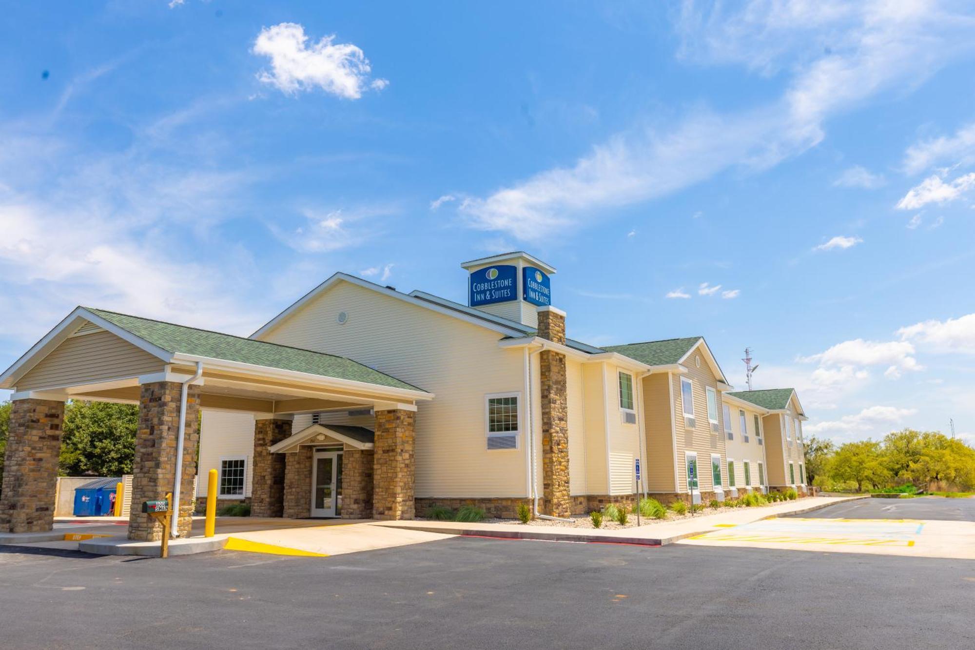 Cobblestone Inn & Suites - Winters Exteriör bild