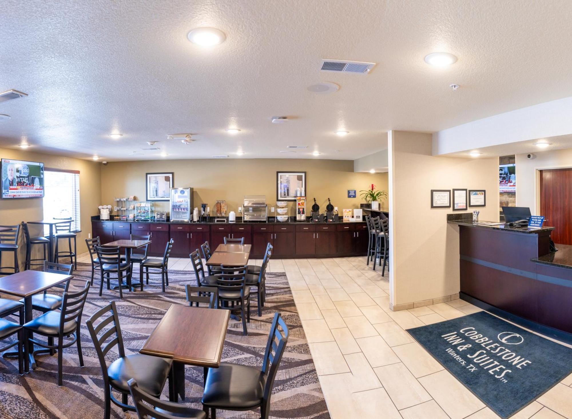 Cobblestone Inn & Suites - Winters Exteriör bild