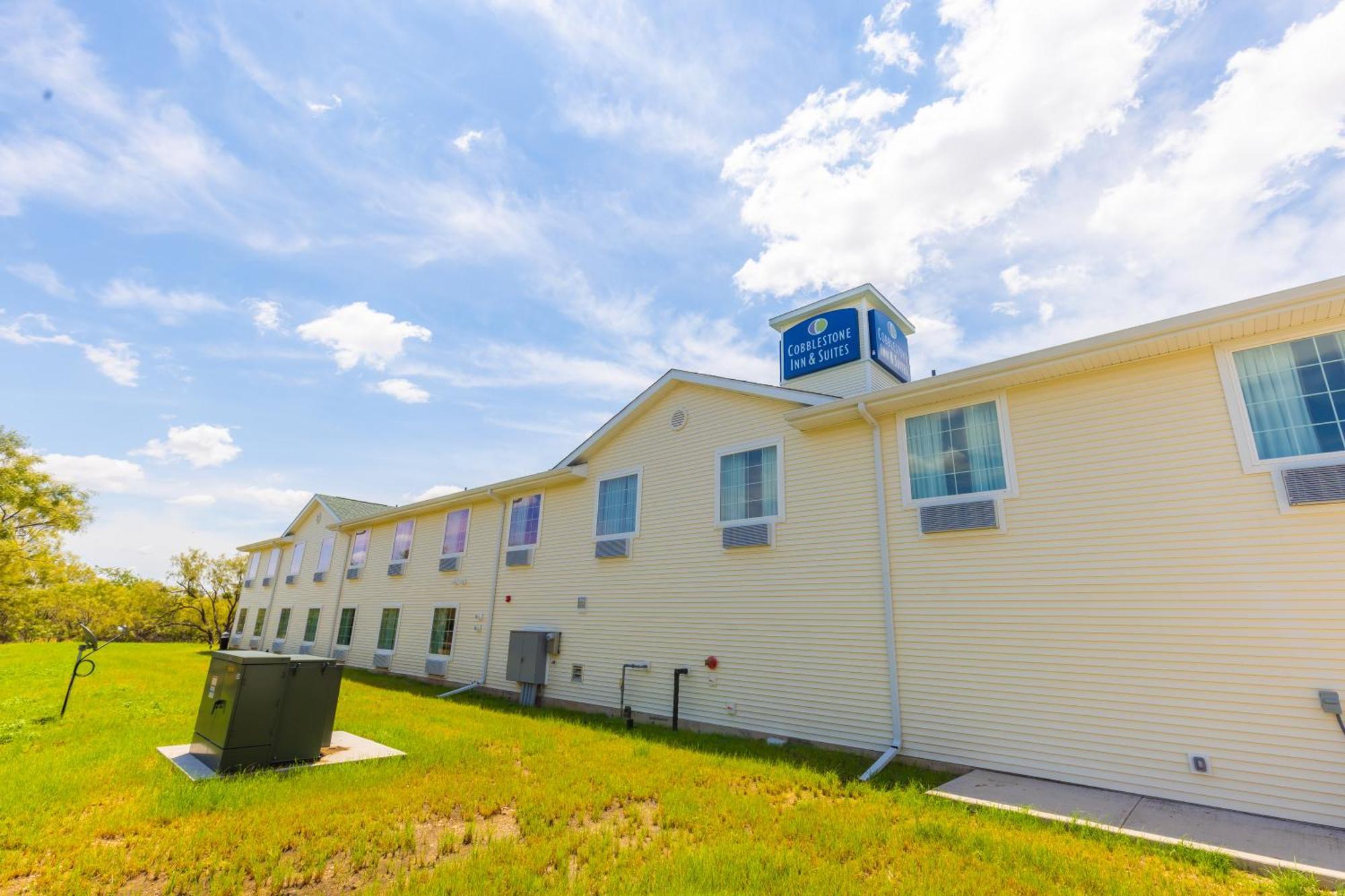 Cobblestone Inn & Suites - Winters Exteriör bild
